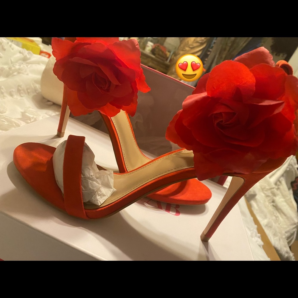 JUSTFAB sold! Beautiful 🌹 rose 👠 high heels …. Gorgeous size 10 never wore!!